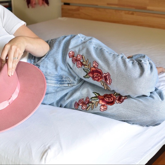 Vintage Denim - Vintage Falconnable Jeans with Flower Patches